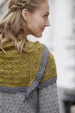 Hydrangeas Shawl [Trine Bertelsen](Hydrangeas Shawl Trine Bertelsen) -Tangled Yarn Store 175HORTENSIASJALYAKURYGDETALJE2