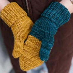 52 Weeks Of Easy Knits(52 Weeks Of Easy Knits) -Tangled Yarn Store 52WeeksofEasyKnitsLaineTangledYarn 10