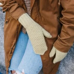 52 Weeks Of Easy Knits(52 Weeks Of Easy Knits) -Tangled Yarn Store 52WeeksofEasyKnitsLaineTangledYarn 14