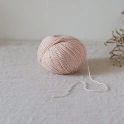 De Rerum Natura Alice(De Rerum Natura Alice) 23 De Rerum Natura Alice(De Rerum Natura Alice) -Tangled Yarn Store Alice dragee