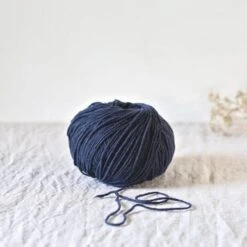 De Rerum Natura Gilliatt(De Rerum Natura Gilliatt) -Tangled Yarn Store Gilliatt baleine bleue
