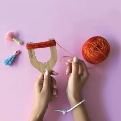 Loome Slingshot XL(Loome Slingshot Xl) 6 Loome Slingshot XL(Loome Slingshot Xl) -Tangled Yarn Store XL Plain Tassel Making 1024x1024 2x 5ea1f278 50f0 47af 9a49 fa2b8833270c