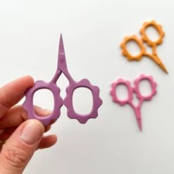 Small Flower Scissors(Small Flower Scissors) -Tangled Yarn Store f58ab04f3a802058f72bd16503f6d2be8b80a8330ee4ad8af349425c45c70de8