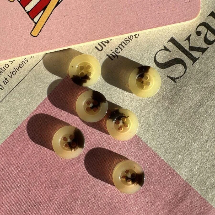 PetiteKnit Galalith Buttons(Petiteknit Galalith Buttons) 1 PetiteKnit Galalith Buttons(Petiteknit Galalith Buttons)